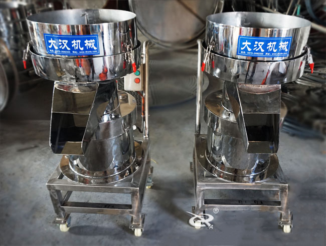  　450型過濾篩機實拍：單層過濾篩過濾，多用於液體物料的使用。